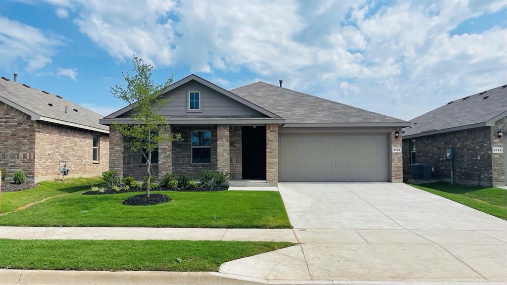 Property Photo: 4132 Twisted Creek Drive TX 76036