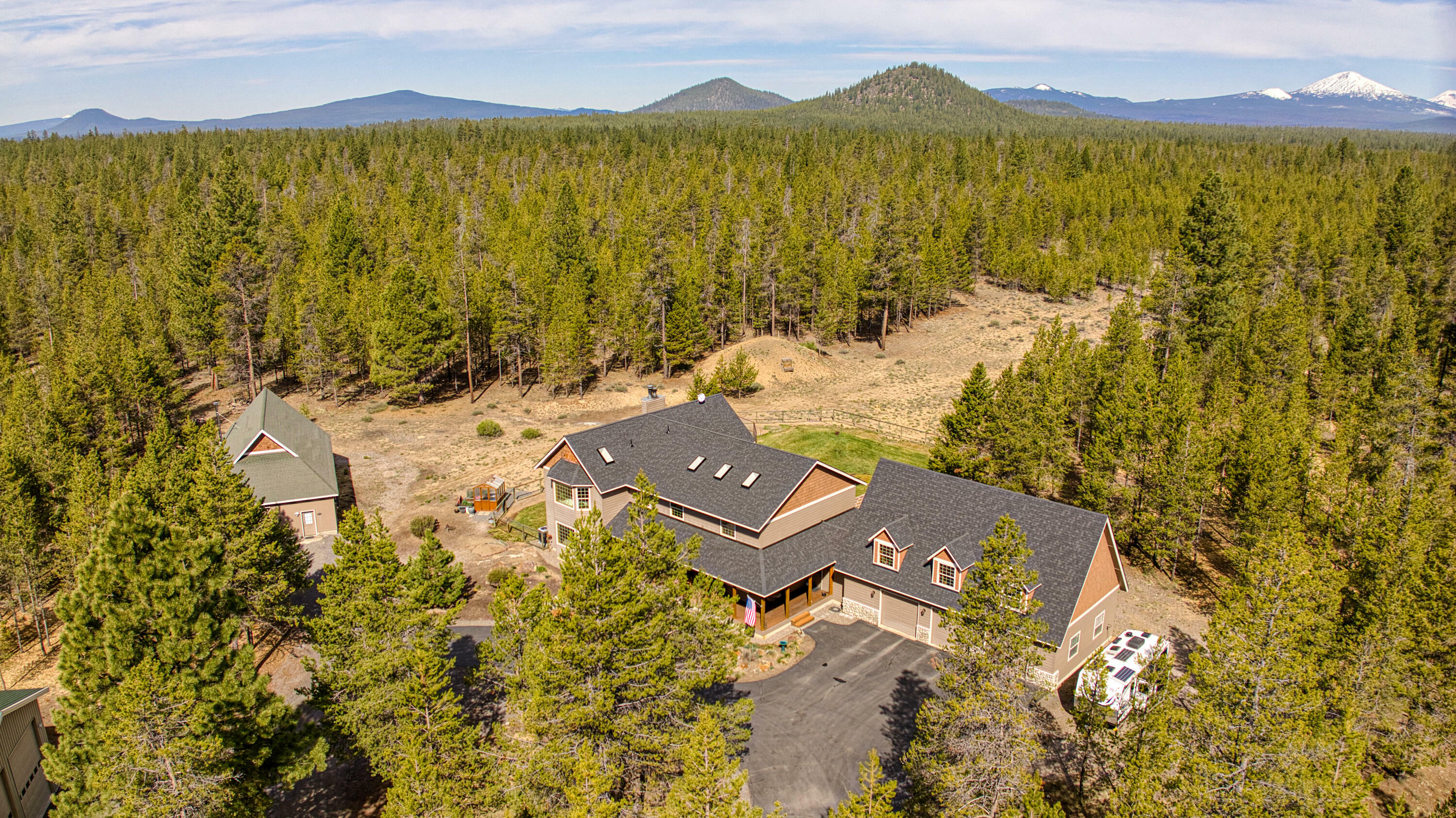 Property Photo: 16905 Pleasant View Court OR 97707