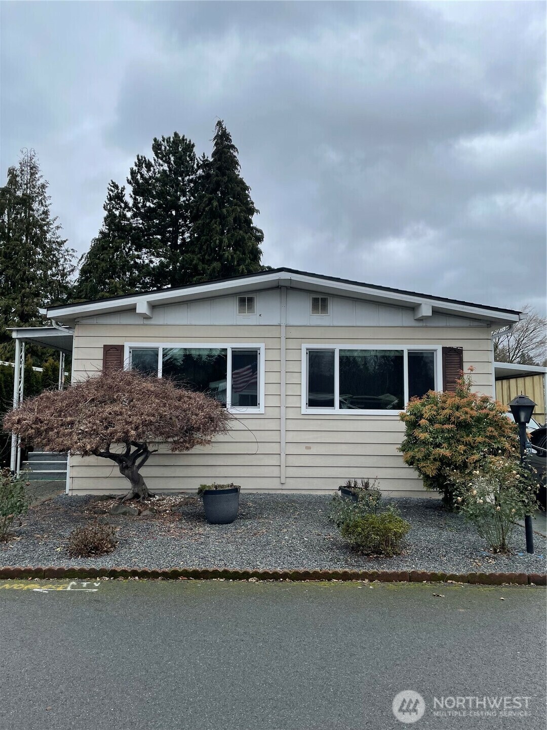 Property Photo: 1121 244th Street SW 37 WA 98021