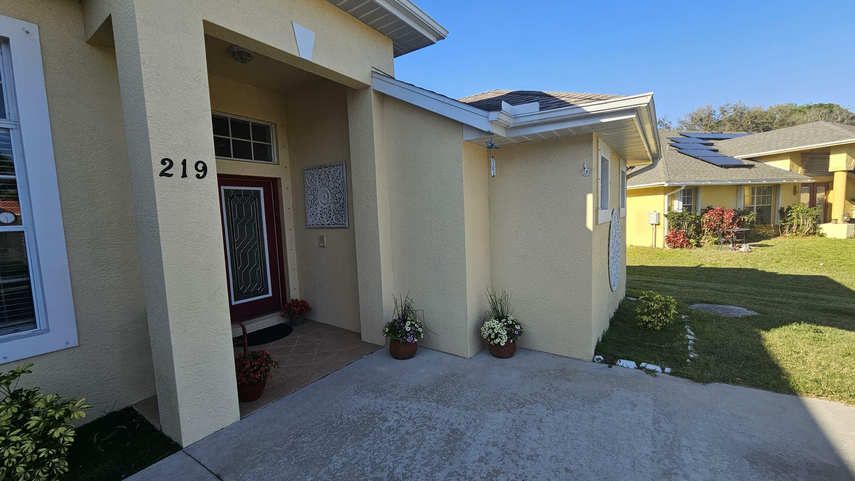 Property Photo: 219 SE Sims Circle FL 34984