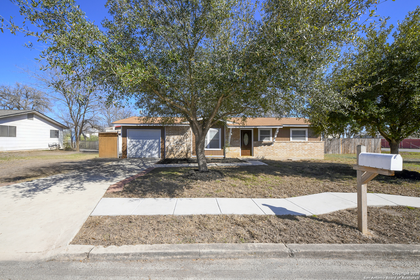 Property Photo:  200 Michelle Dr  TX 78109 