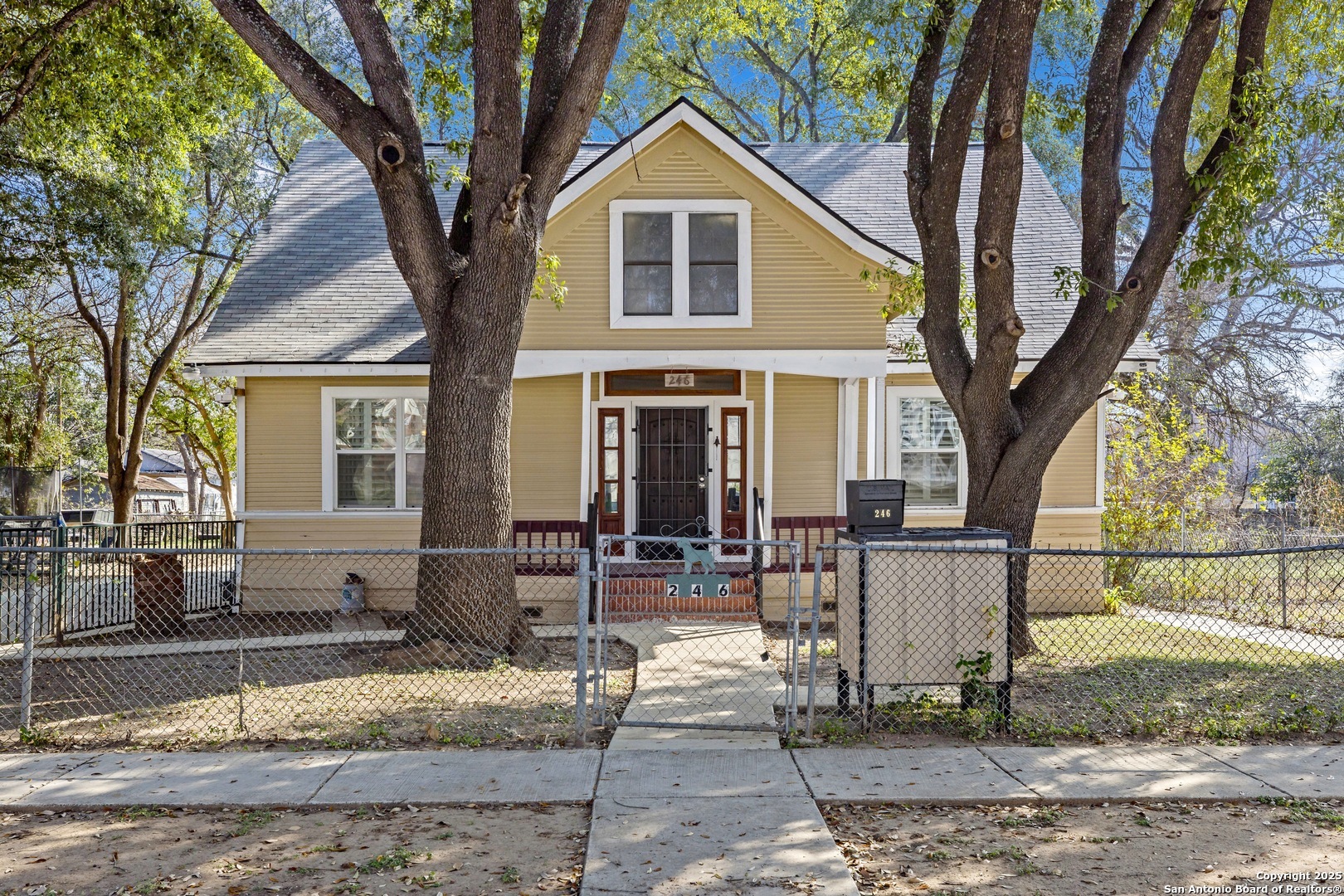 Property Photo:  246 Felisa St  TX 78210 