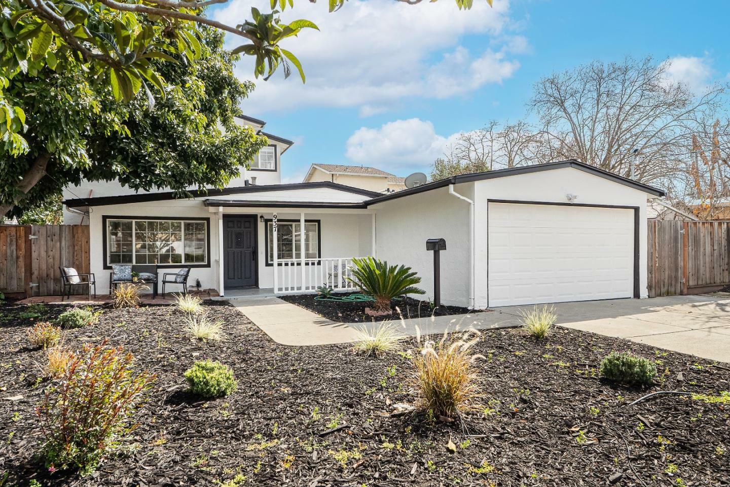 Property Photo:  937 Farley Street  CA 94043 