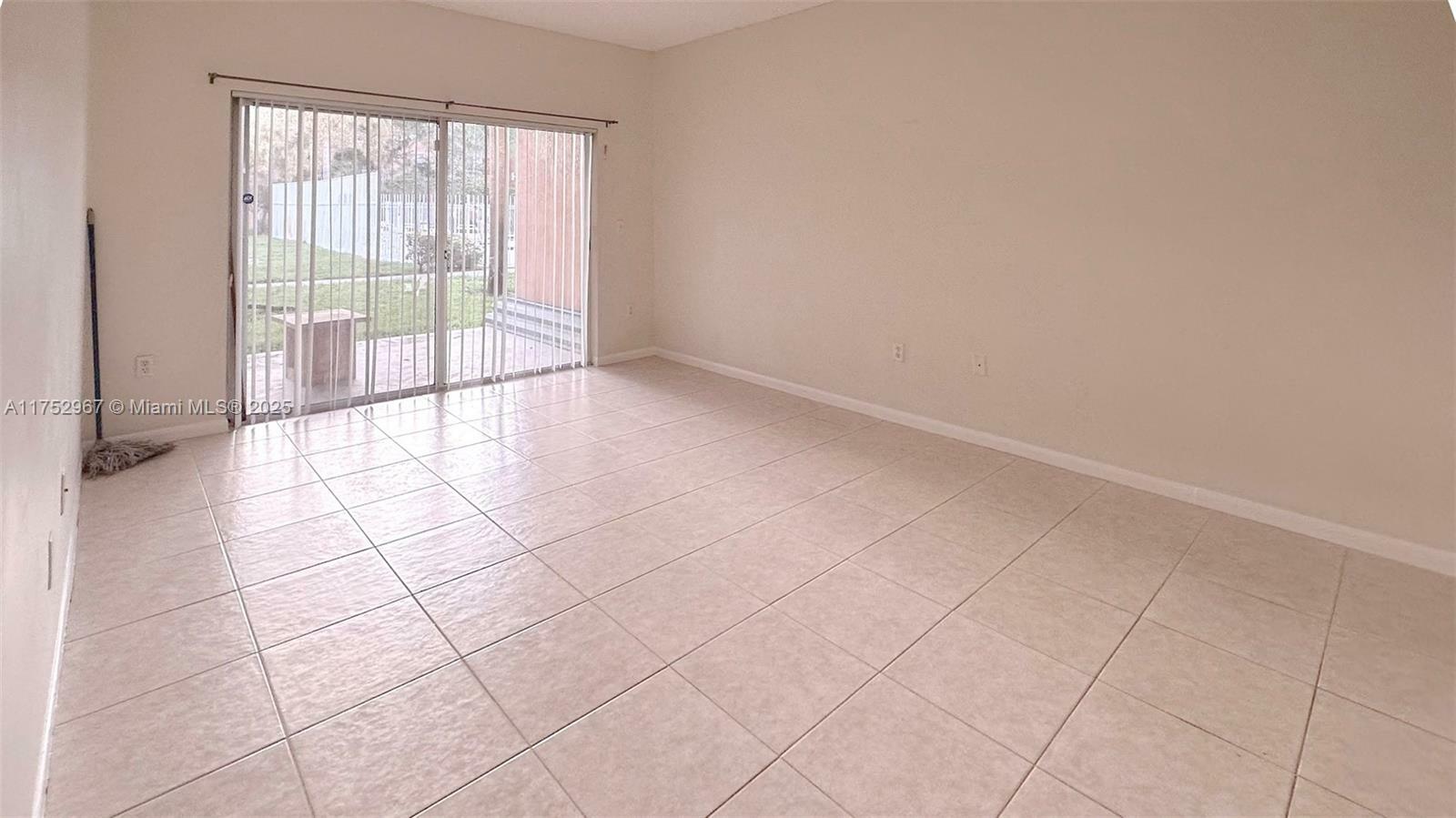 Property Photo:  6928 SW 39th St A101  FL 33314 