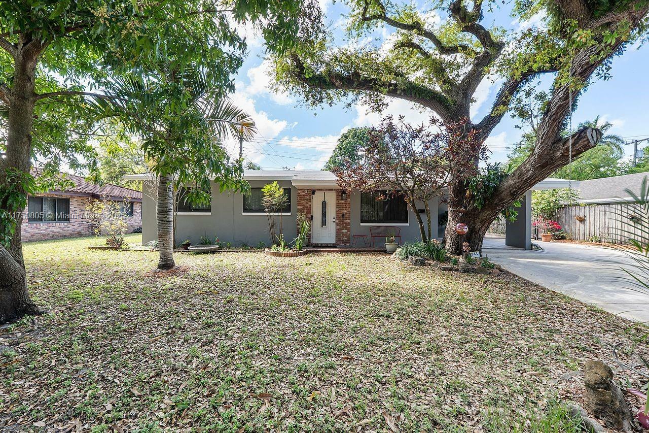 Property Photo: 2381 SW 34th Ave FL 33312