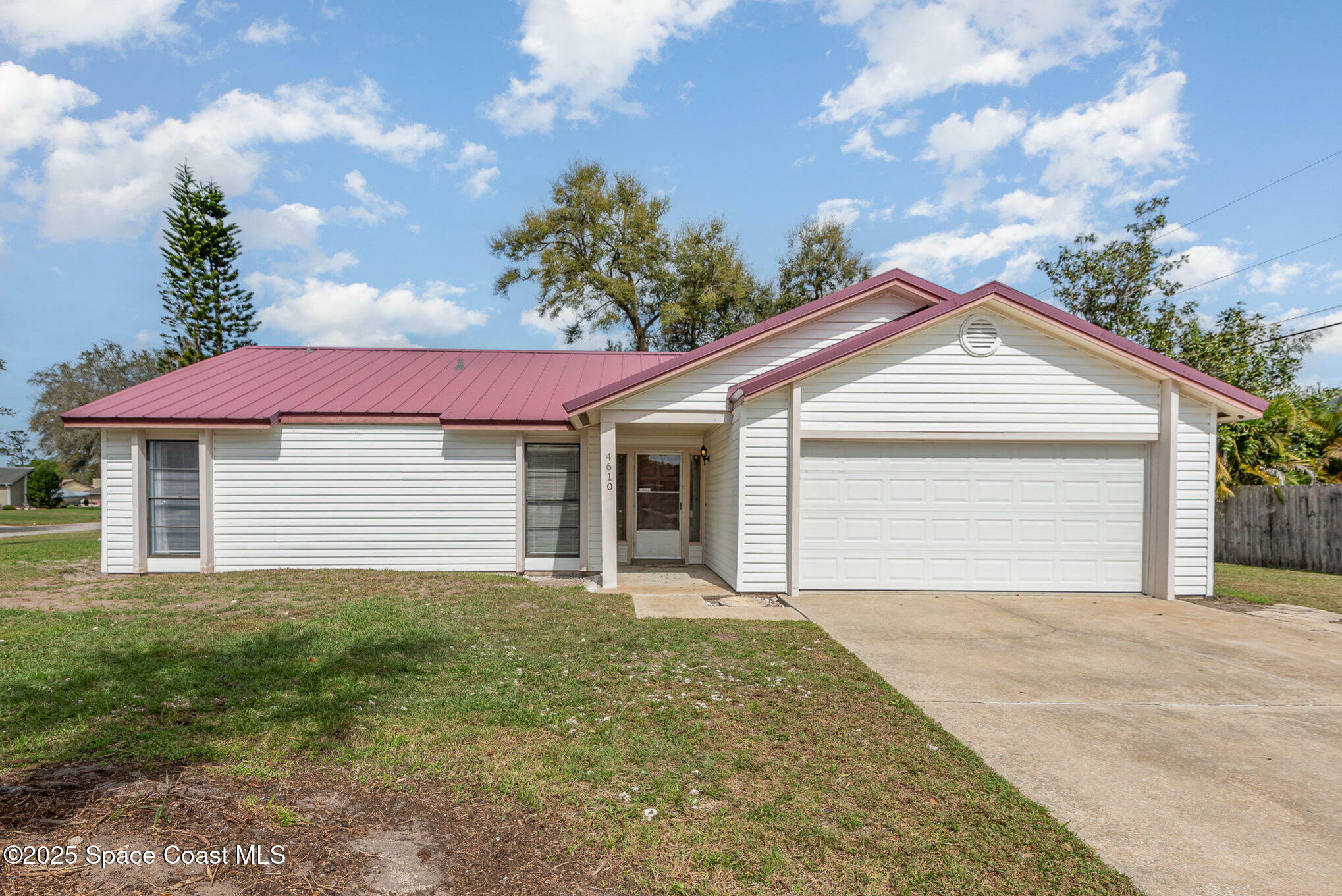 Property Photo: 4610 Longbow Drive FL 32796