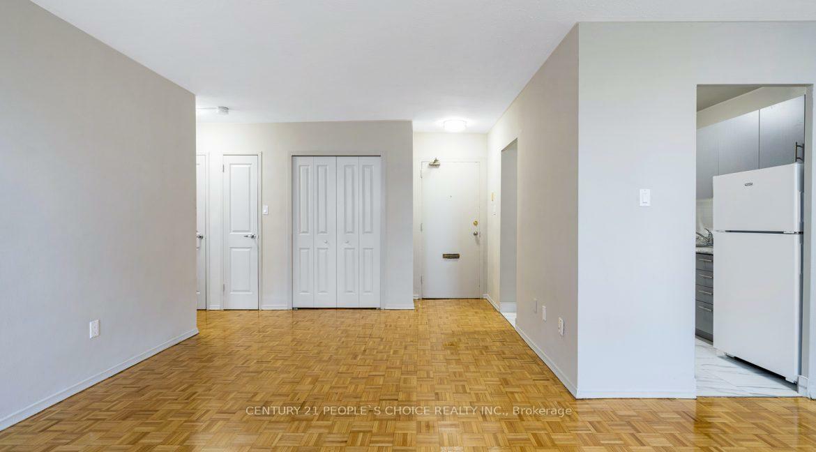 Property Photo: 20 Paisley Boulevard W 509 ON L5B 1C8