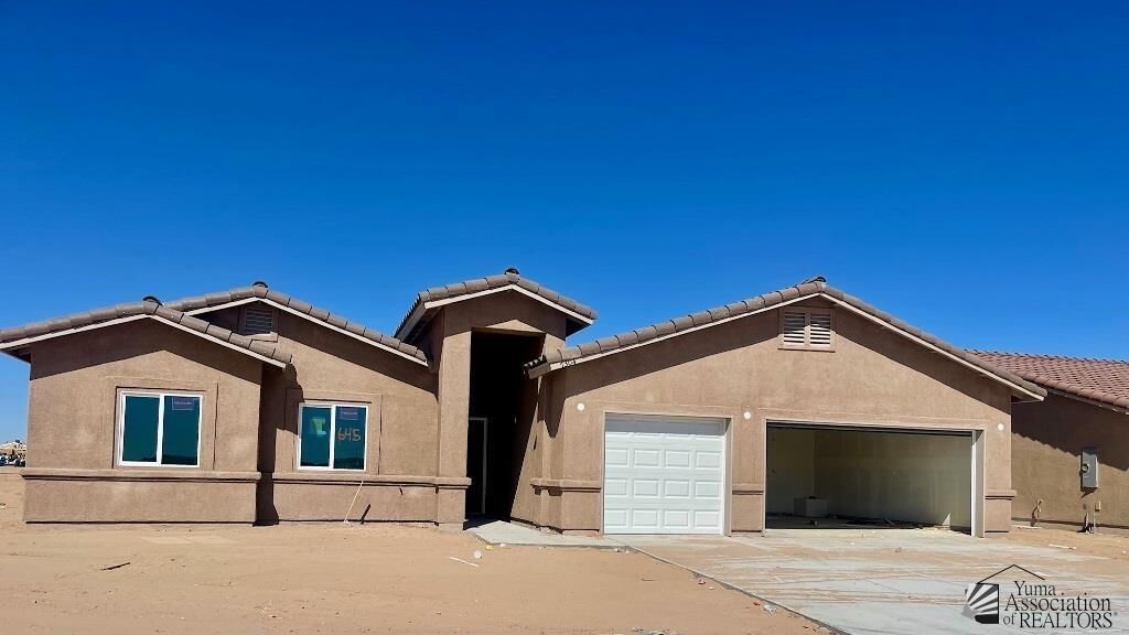 Property Photo: 7298 E 44 Ln AZ 85365