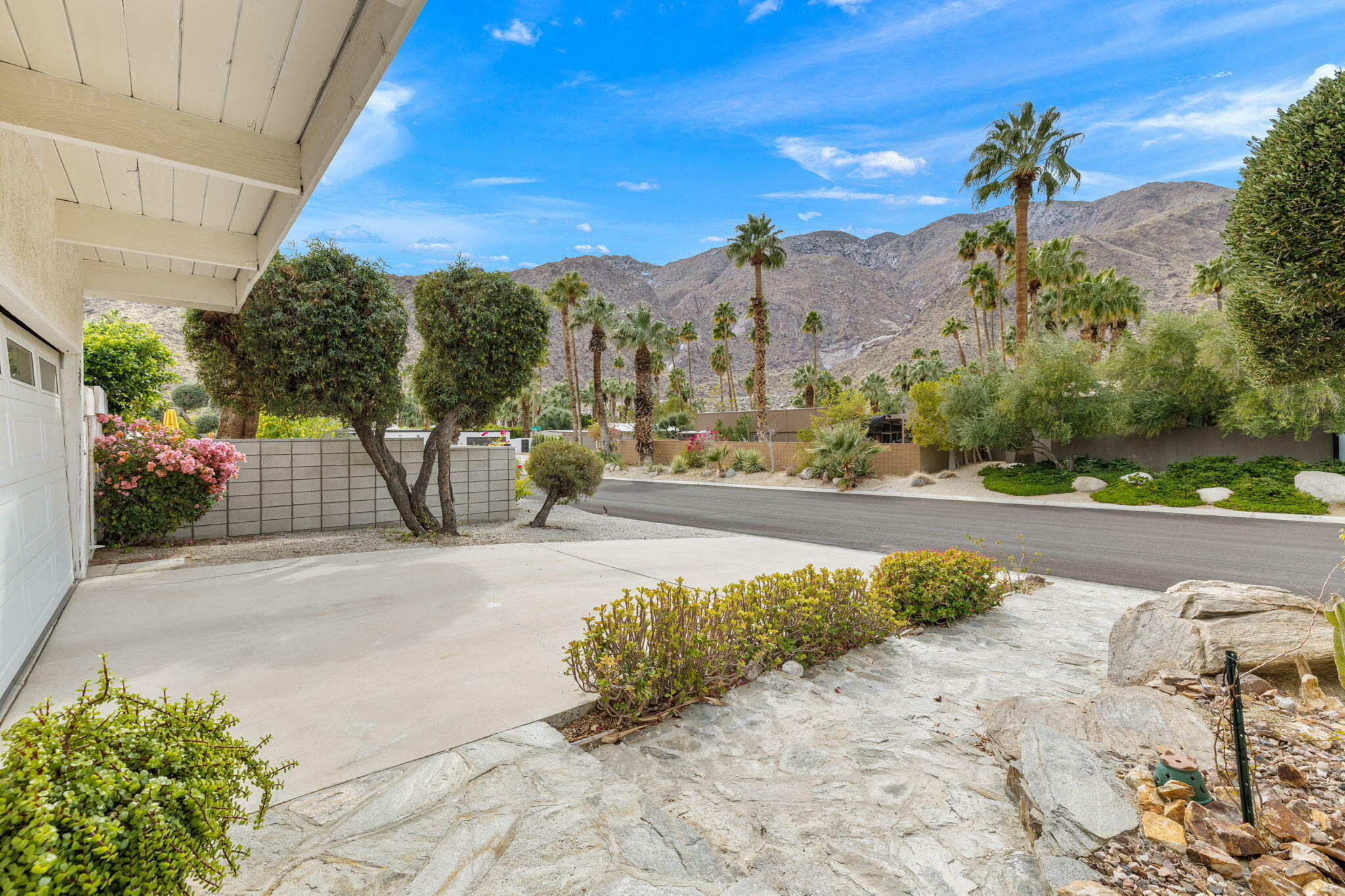 Property Photo: 968 N Fairview Circle CA 92262