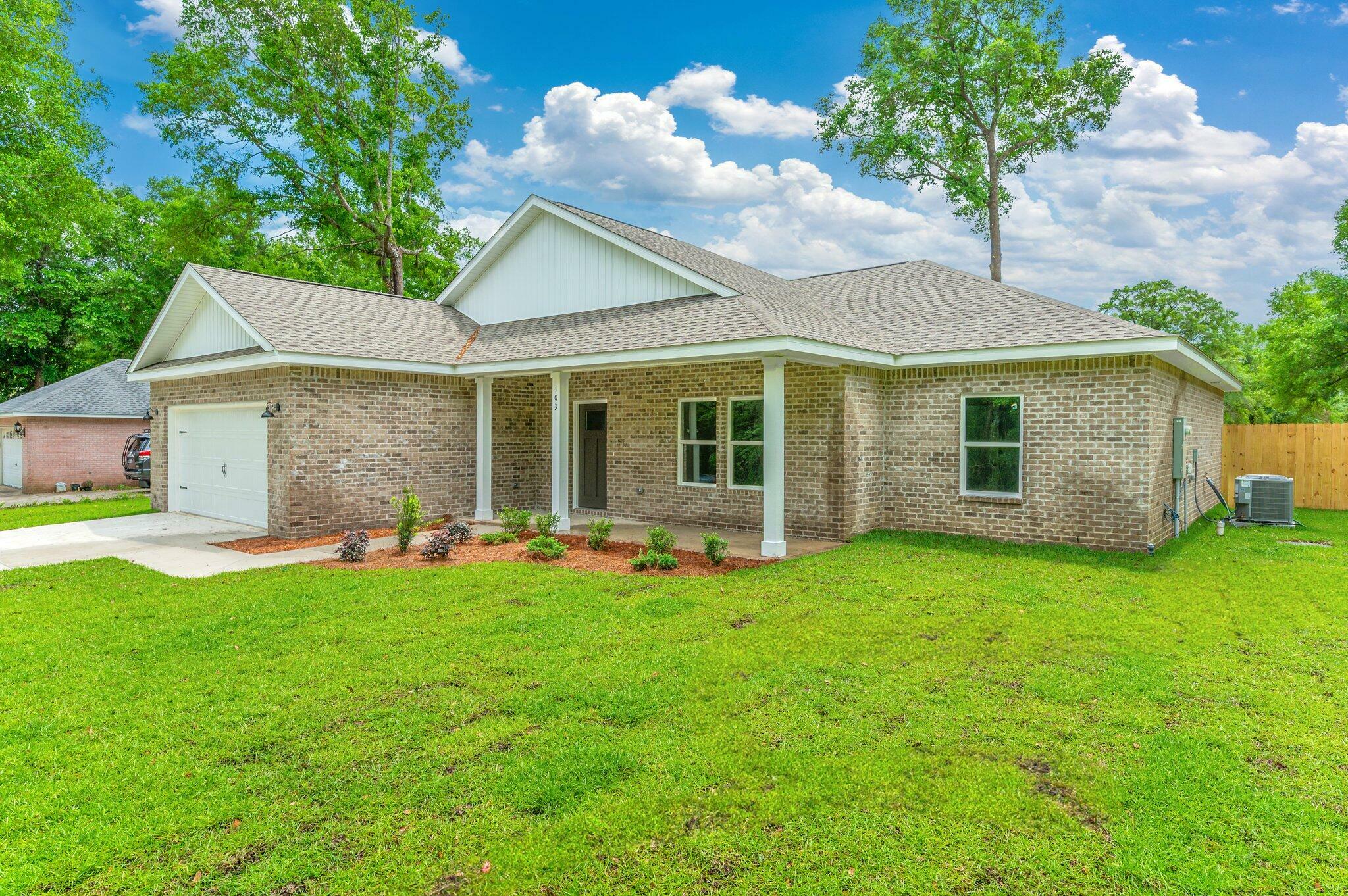 Property Photo: 103 Eagle Drive FL 32536