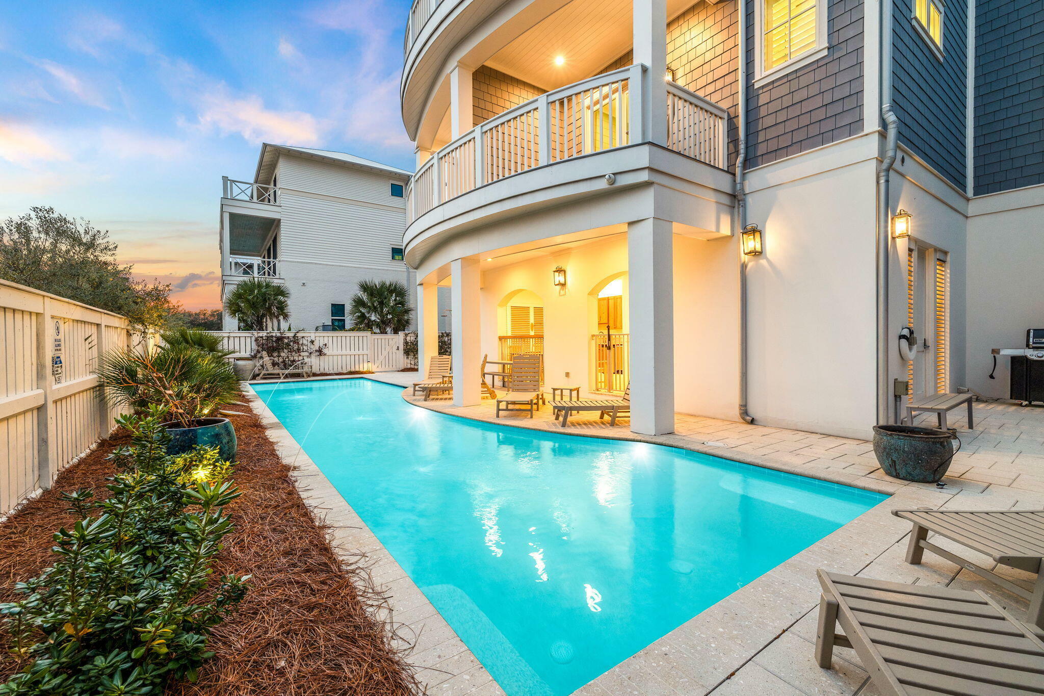 Property Photo: 220 W Park Place Avenue FL 32461