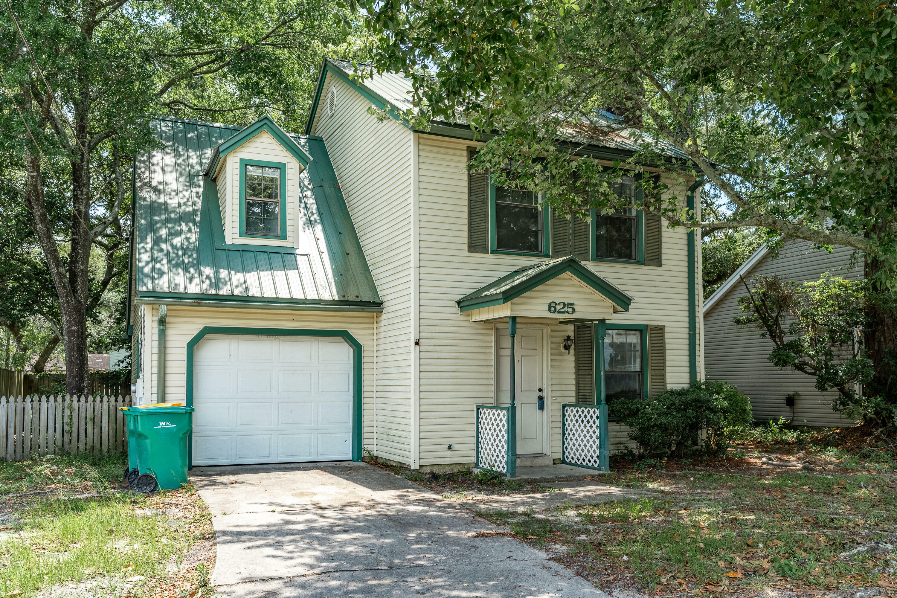 Property Photo: 625 Lloyd Street FL 32547