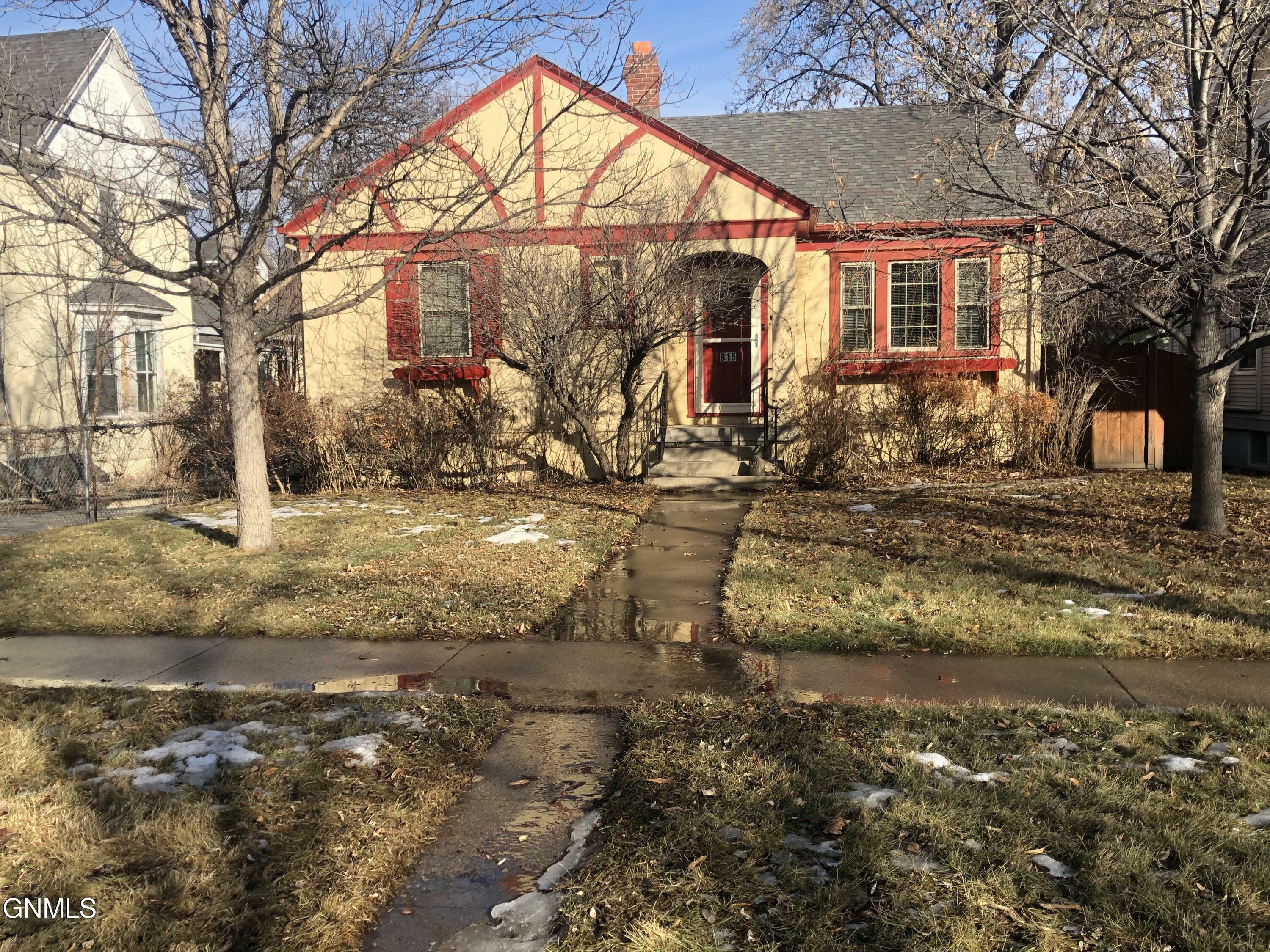 Property Photo:  815 5th Street N  ND 58501 