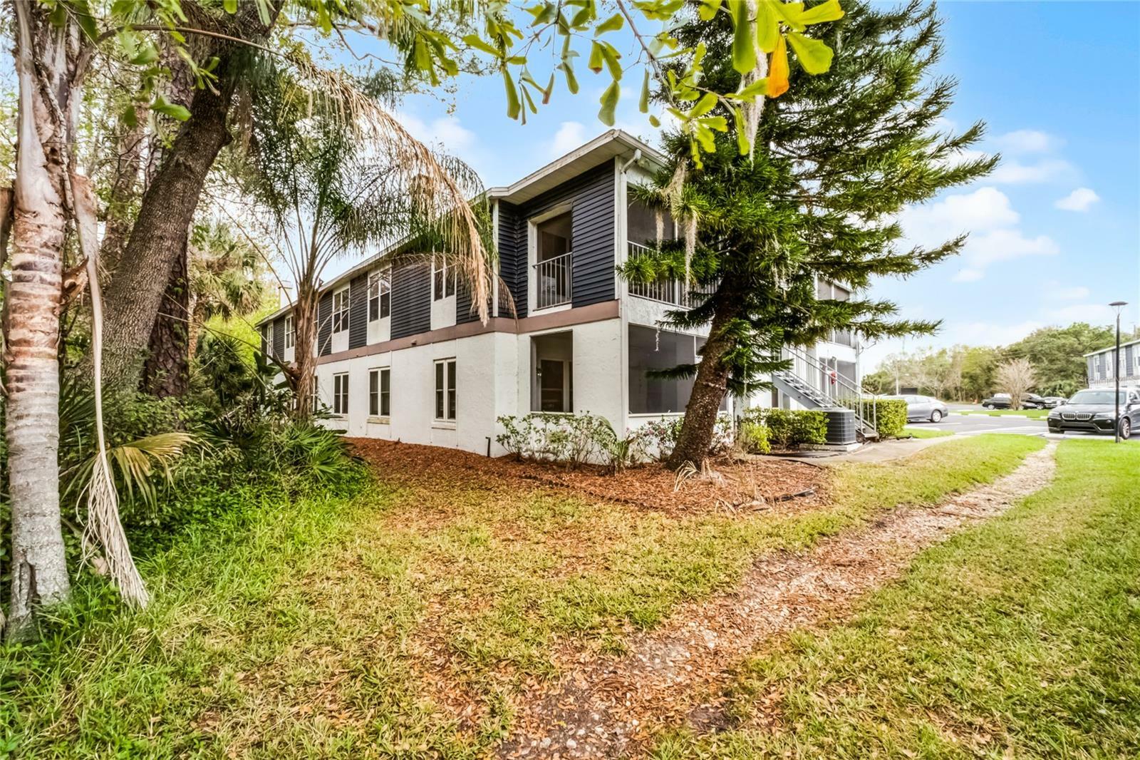 Property Photo: 2106 Northlake Drive 2106 FL 32773