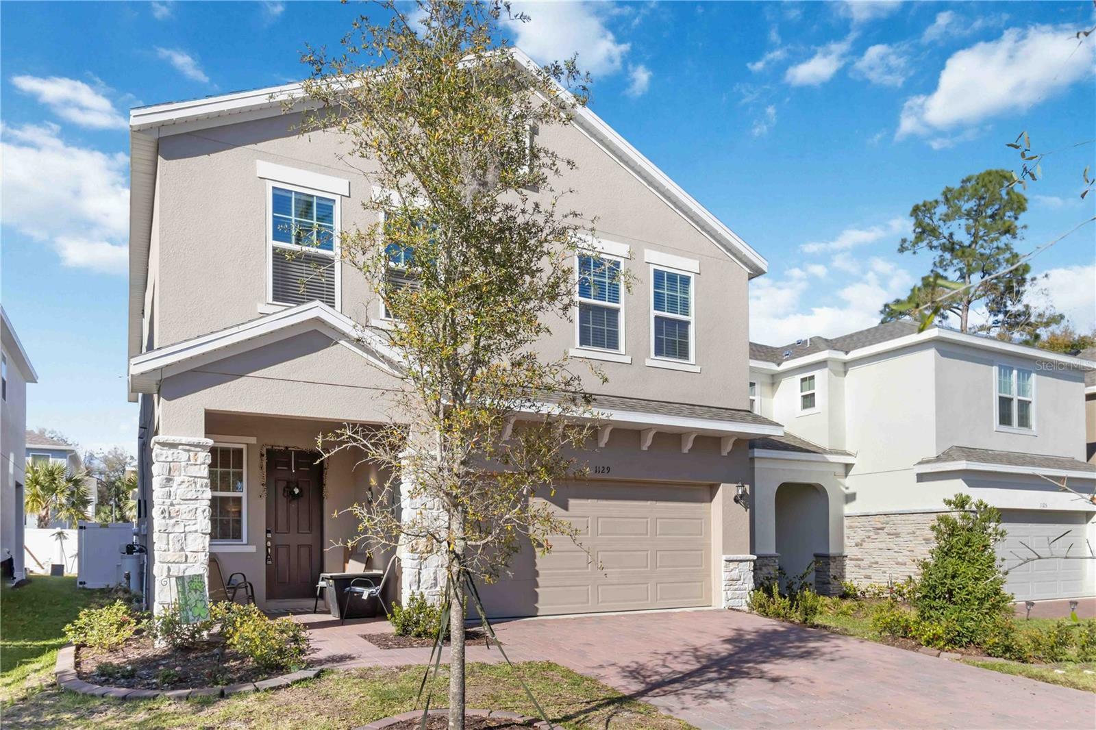 Property Photo: 1129 Blue Garden Drive FL 32720