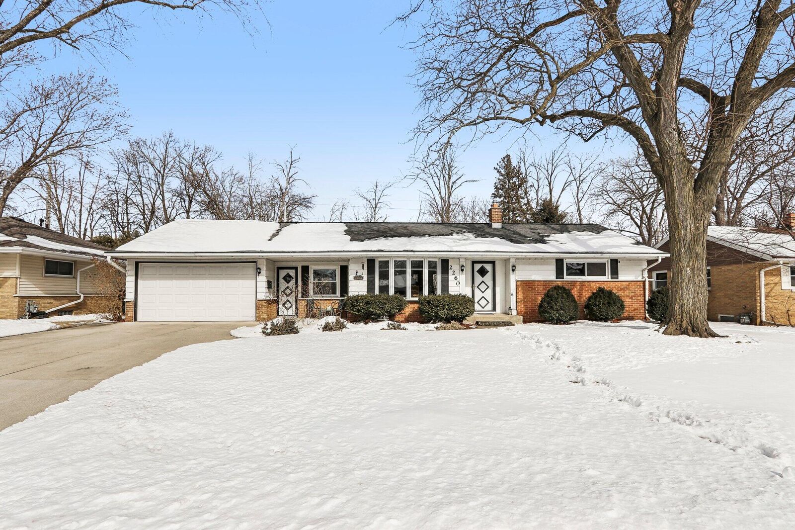 Property Photo: 2260 W Marne Ave WI 53209