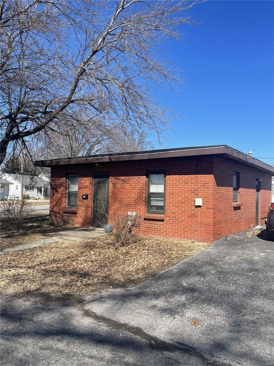 Property Photo:  527 S Prairie Street  IL 62010 