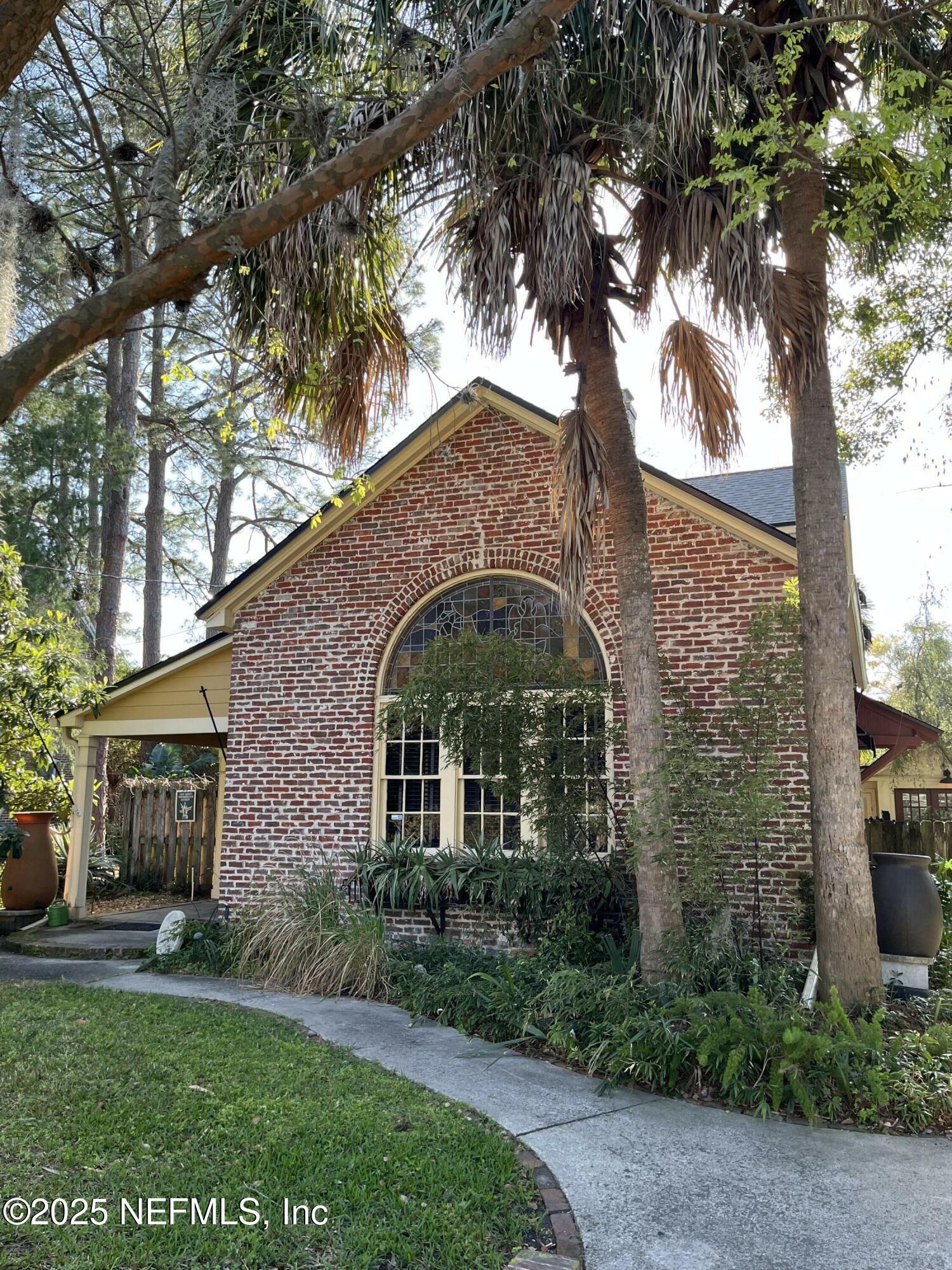 Property Photo: 1652 Belmonte Avenue FL 32207