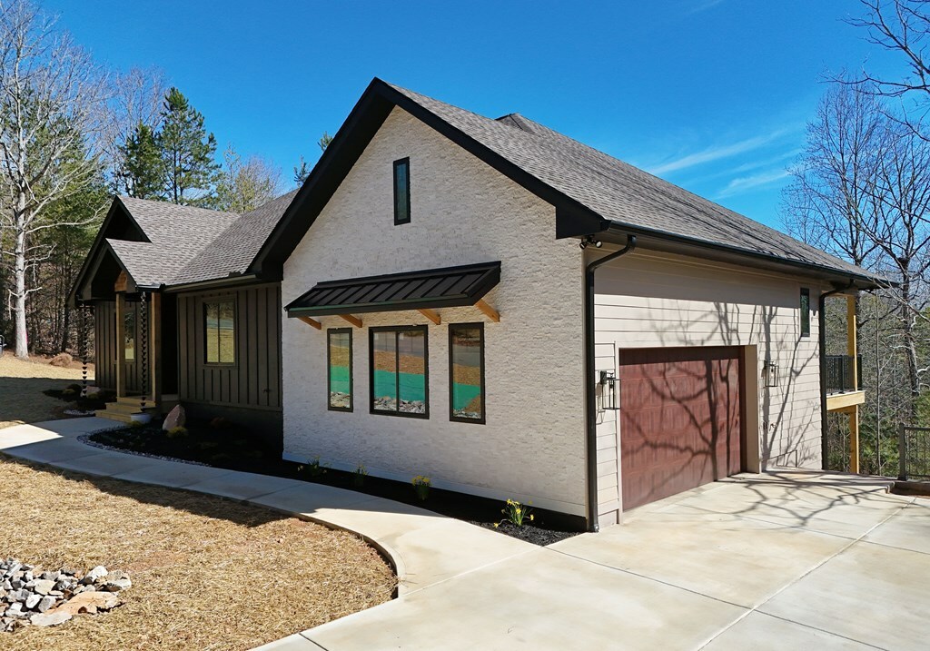 Property Photo:  2408 Standing Meadows Drive  GA 30582 