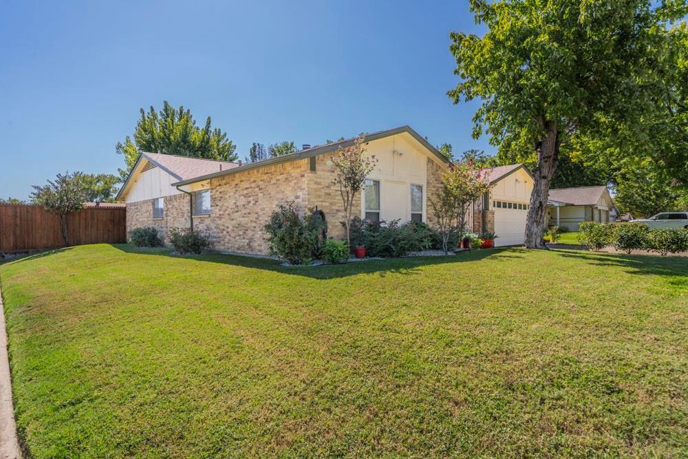 Property Photo:  601 Thornwood Trail  TX 75052 