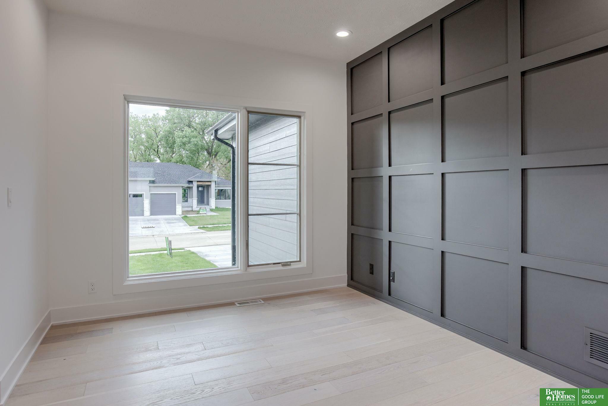 Property Photo: 5409 N 196th Avenue NE 68022