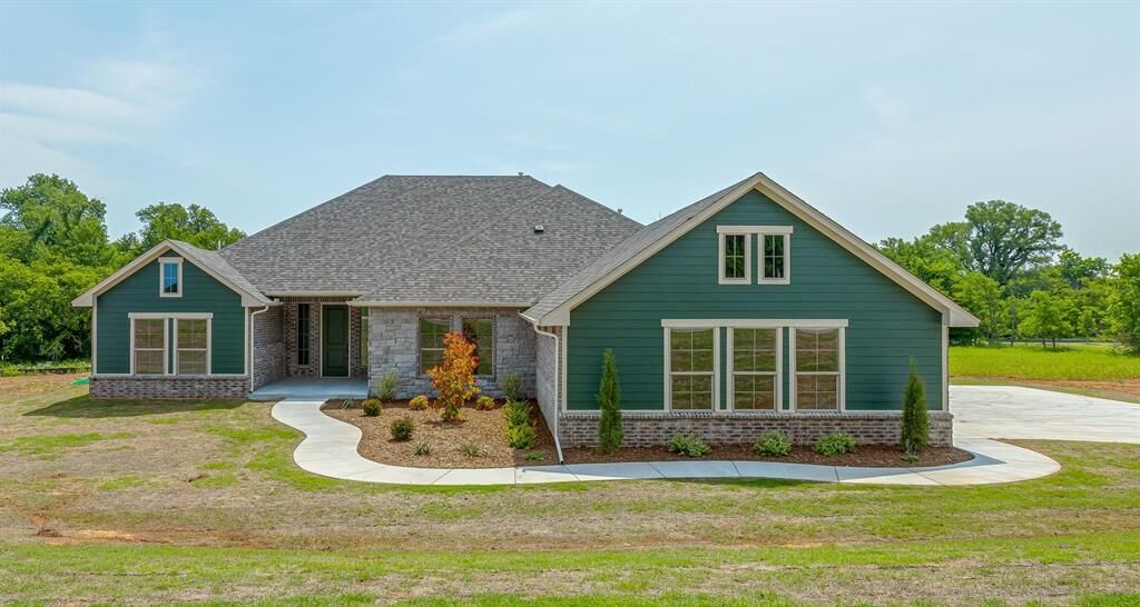 Property Photo:  10200 Gentry Crossing  OK 73169 
