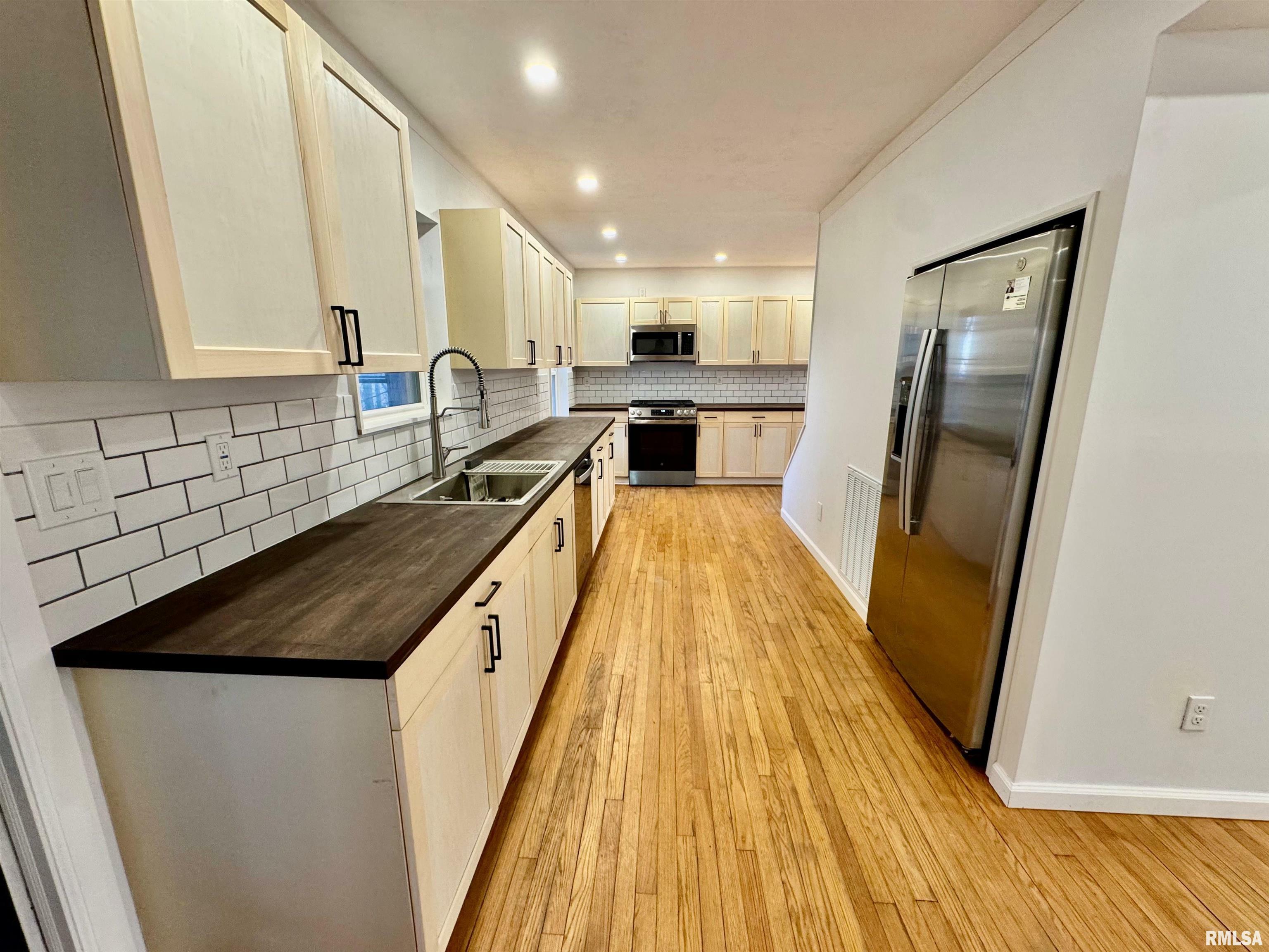 Property Photo: 114 Dewhurst Street IL 61074
