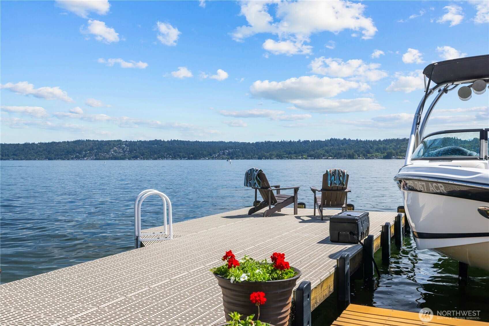 Property Photo:  1402 W Lake Sammamish Parkway SE  WA 98008 