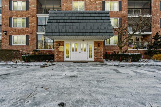 Property Photo: 3439 Benjamin Avenue 324 MI 48073