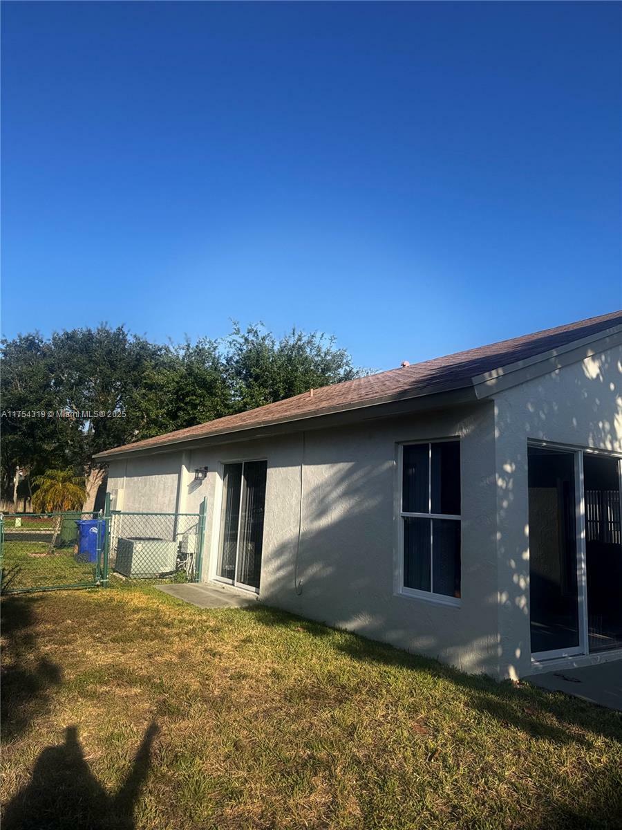 Property Photo: 162 NW 207th Ave FL 33029