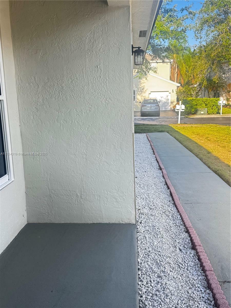 Property Photo: 162 NW 207th Ave FL 33029