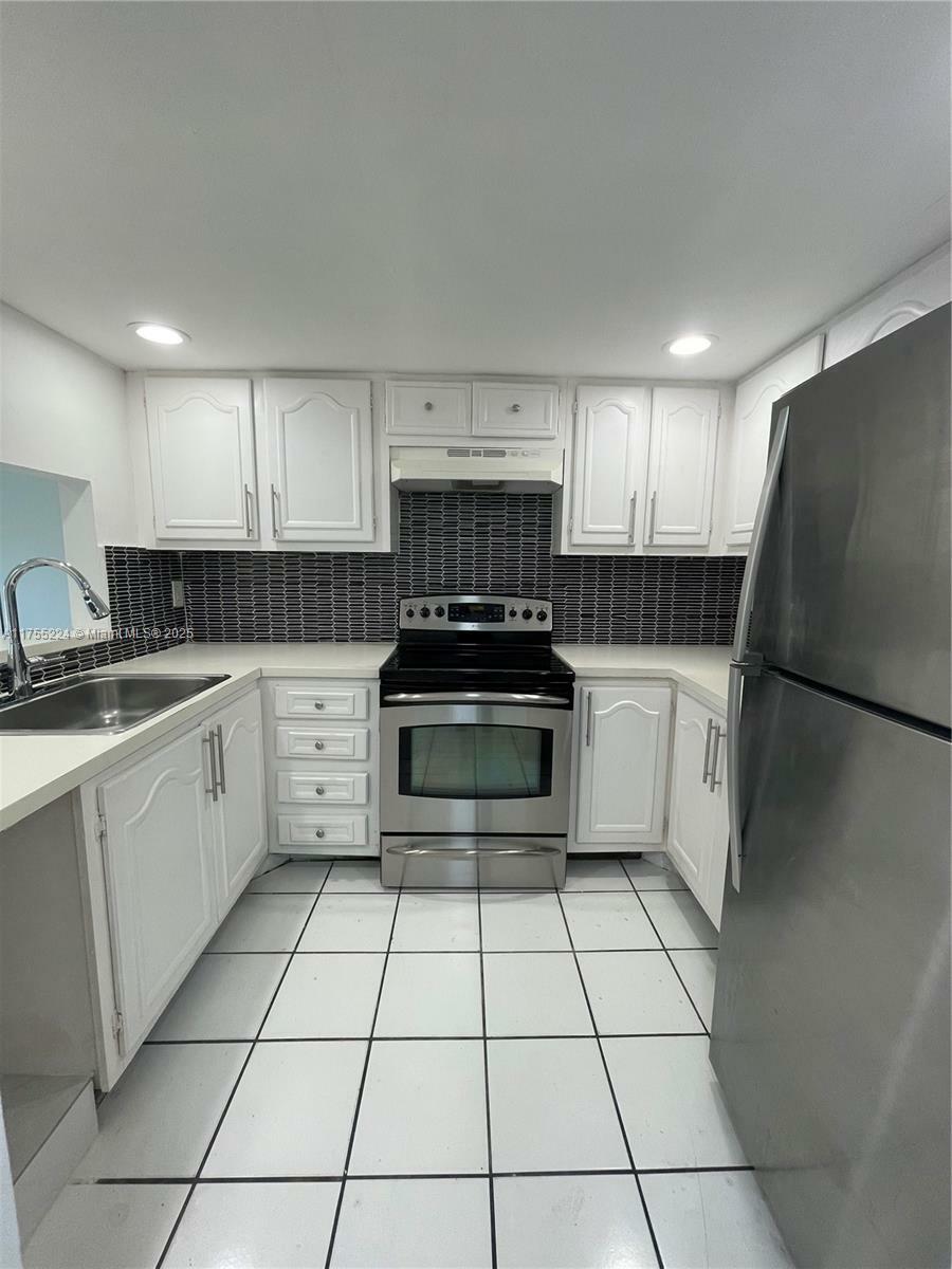 Property Photo:  13685 NE 10th Ave 302  FL 33161 