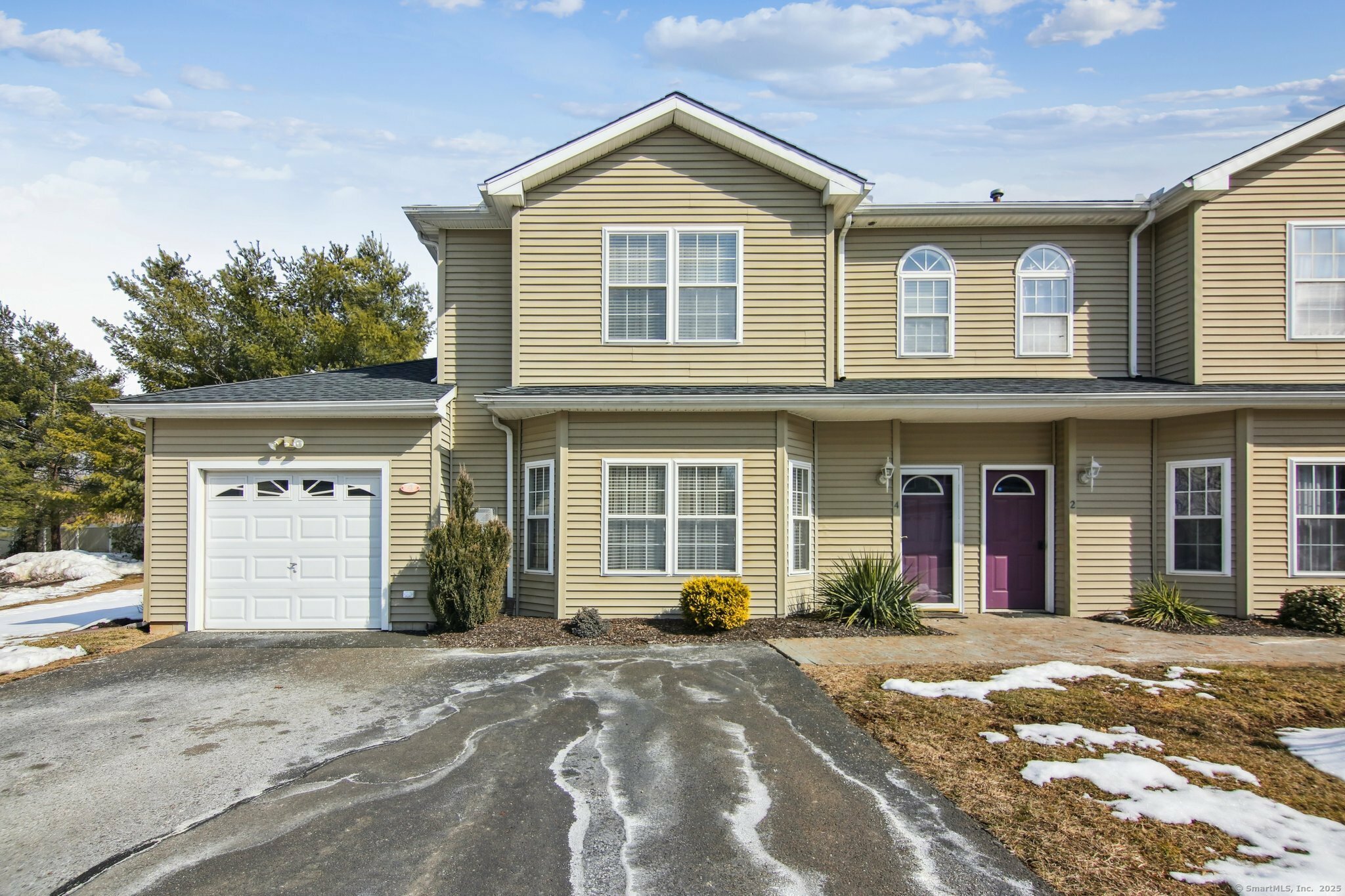Property Photo: 4 Sarahs Place 4 CT 06492