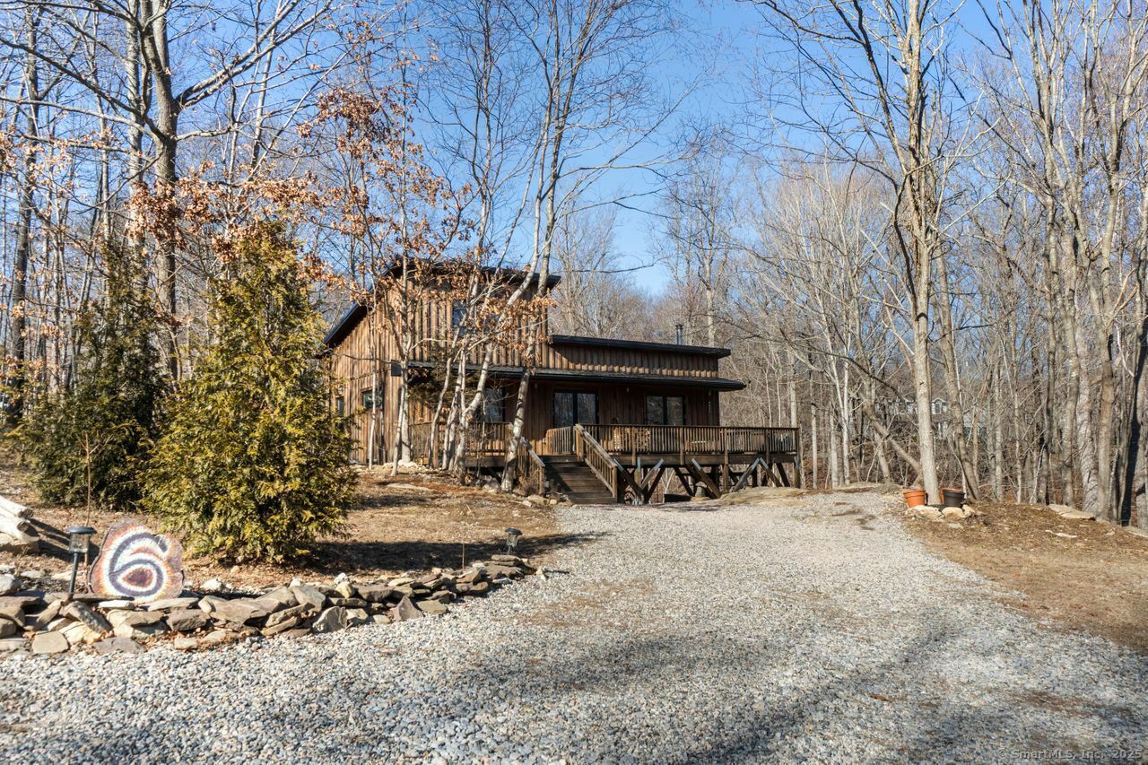 Property Photo:  6 Foster Lane  CT 06442 