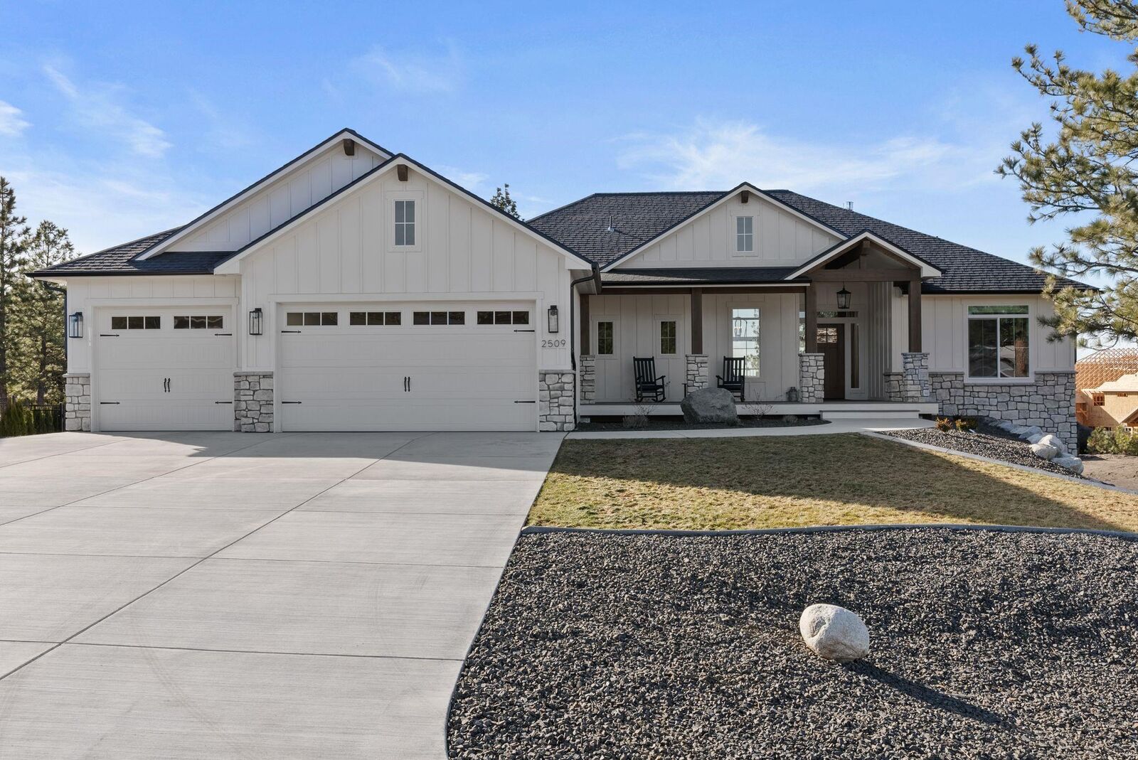 Property Photo:  2509 S Man O' War Ln  WA 99037 