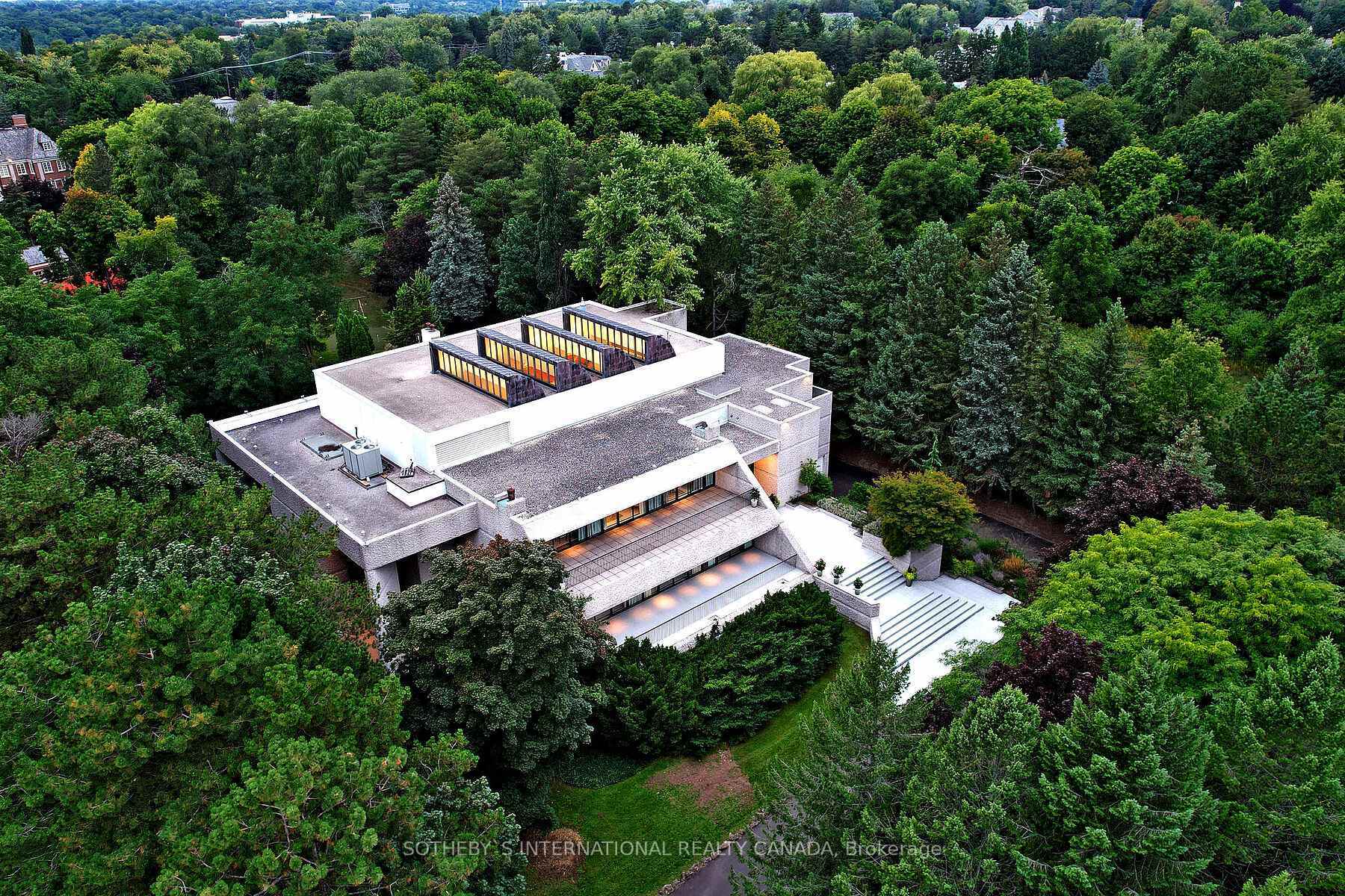 Property Photo: 30 High Point Rd ON M3C 2R3