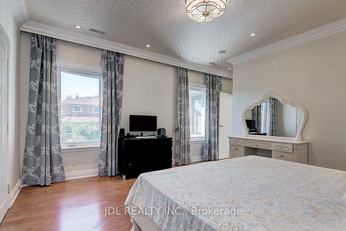 Property Photo: 80 Broomfield Dr ON M1S 2W1