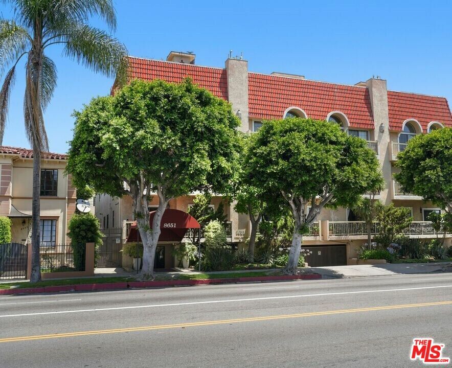 Property Photo:  8651  W Olympic Blvd 303  CA 90035 