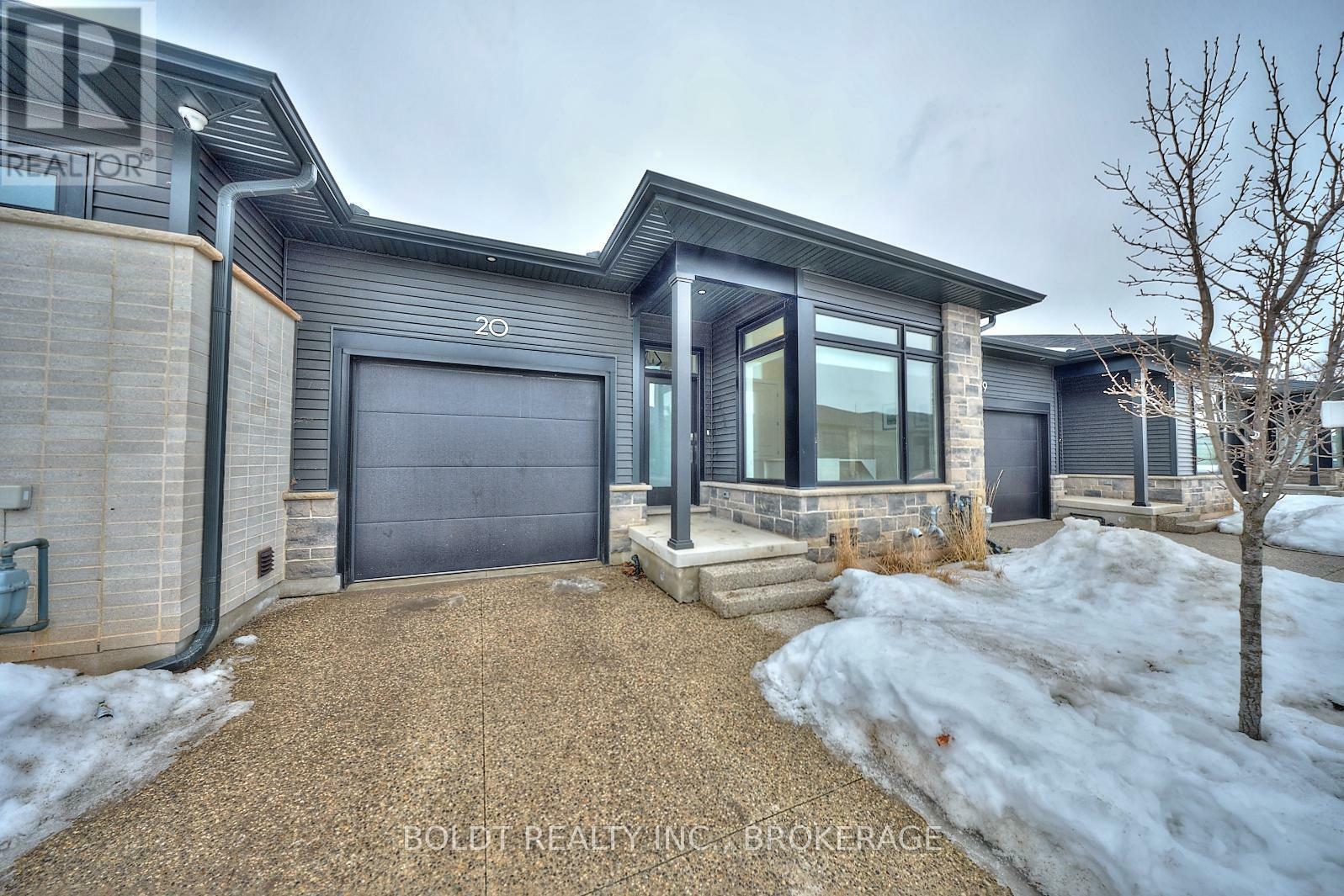 Property Photo: 8974 Willoughby Drive 20 ON L2G 7Y4