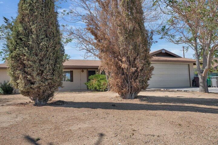 Property Photo: 57375 Navajo Trail CA 92284