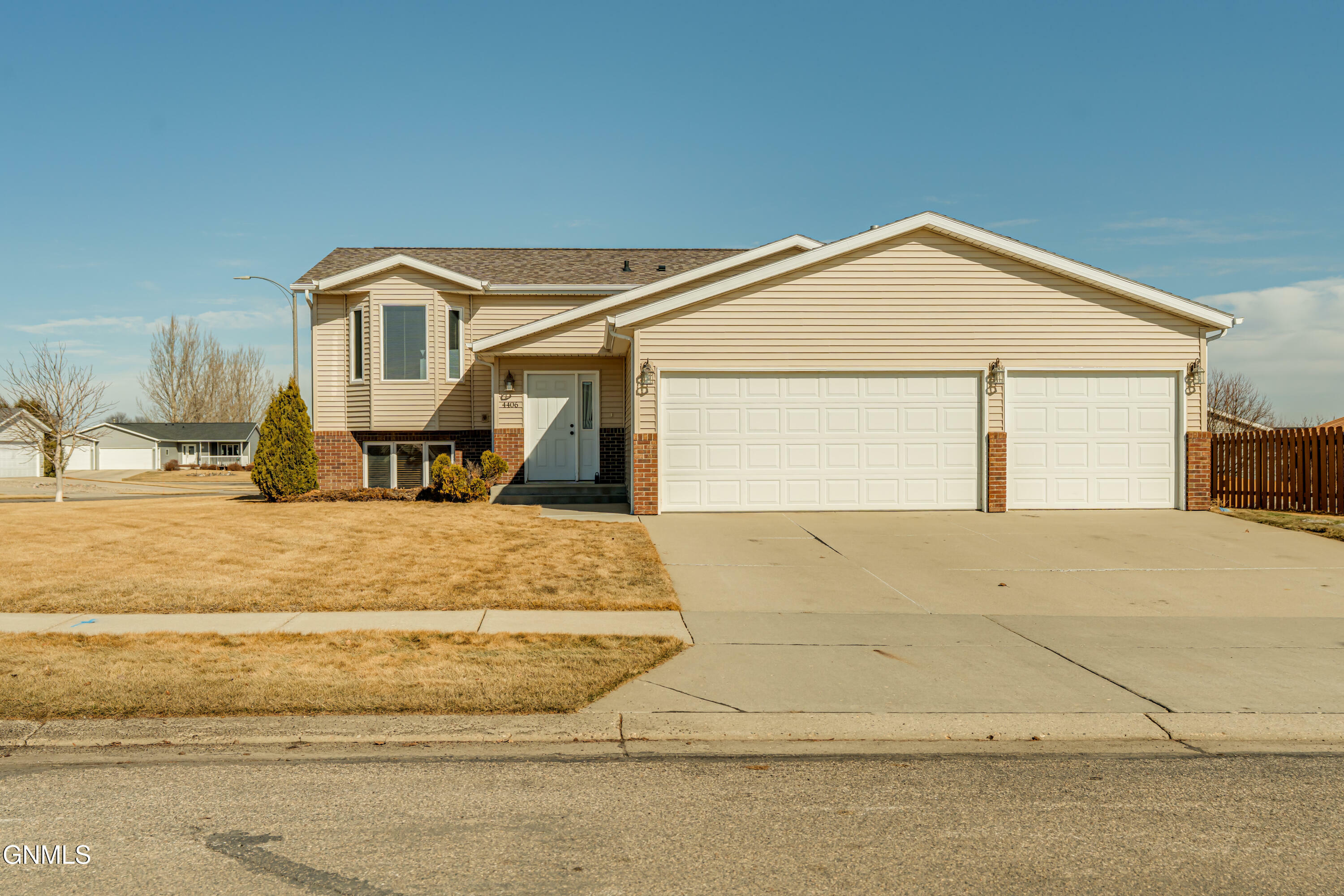 Property Photo:  4406 Chamberlain Drive  ND 58503 