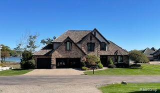 60 Chateaux Du Lac  Fenton MI 48430 9140 photo