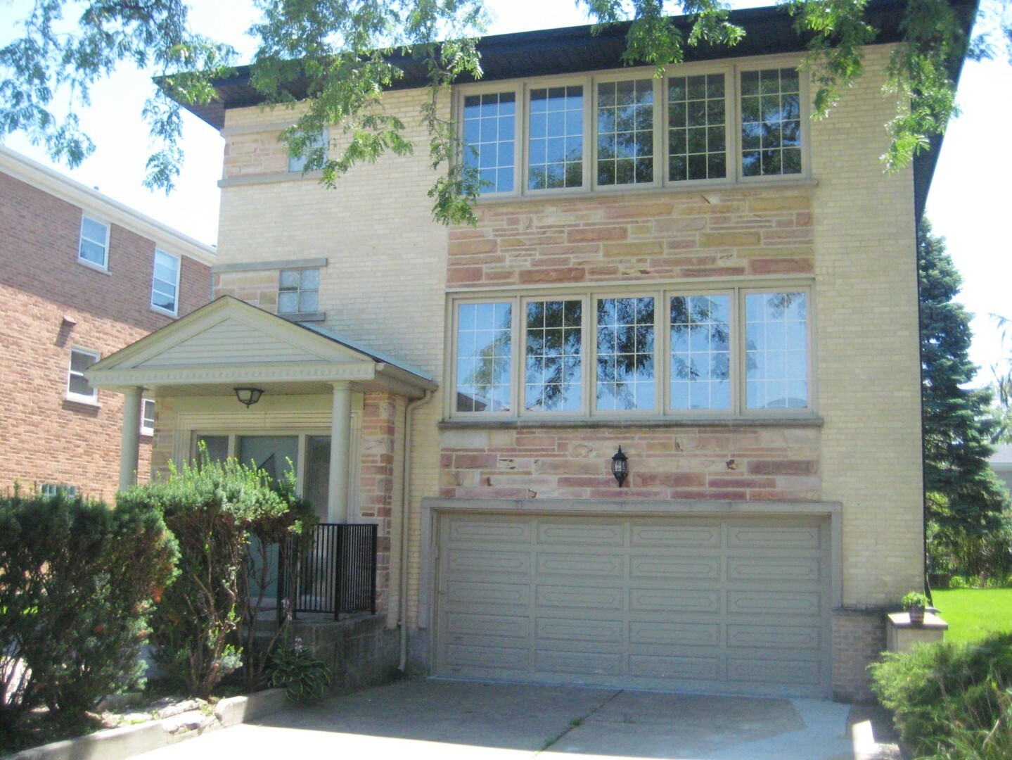 Property Photo: 3315 W Columbia Avenue 2 IL 60712