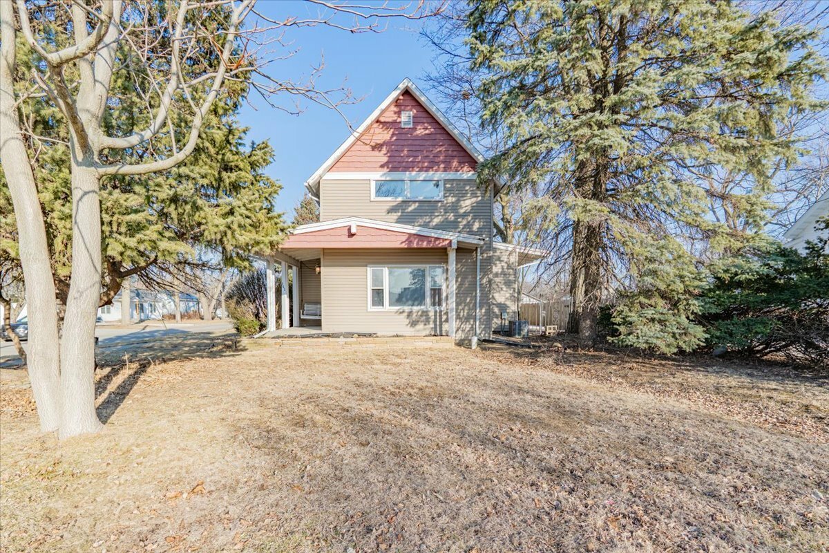 Property Photo: 302 S Linden Street IL 61761