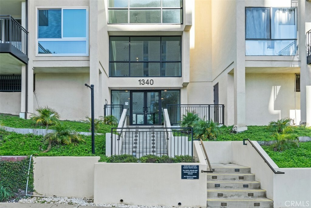 Property Photo:  1340 S Beverly Glen Boulevard 310  CA 90024 