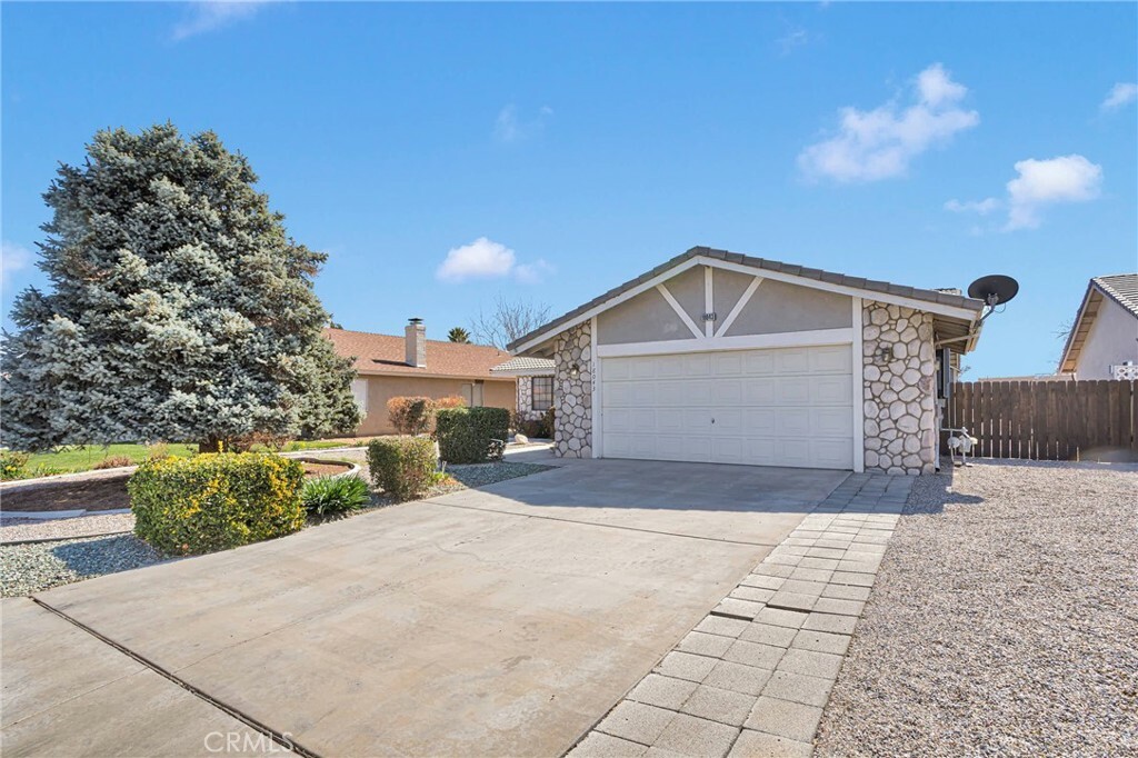 Property Photo: 18043 Sunburst Road CA 92395