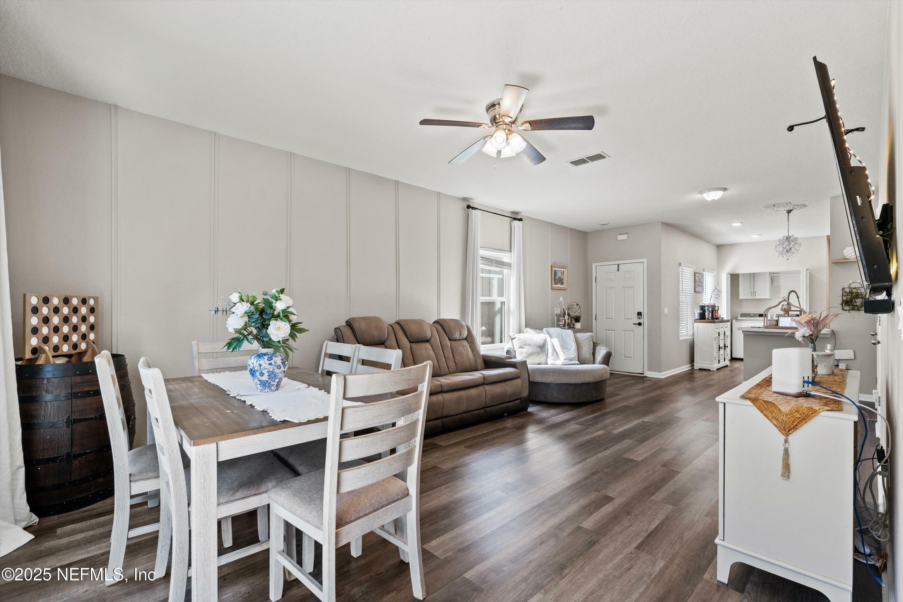 Property Photo: 847 Capitol Parkway FL 32218