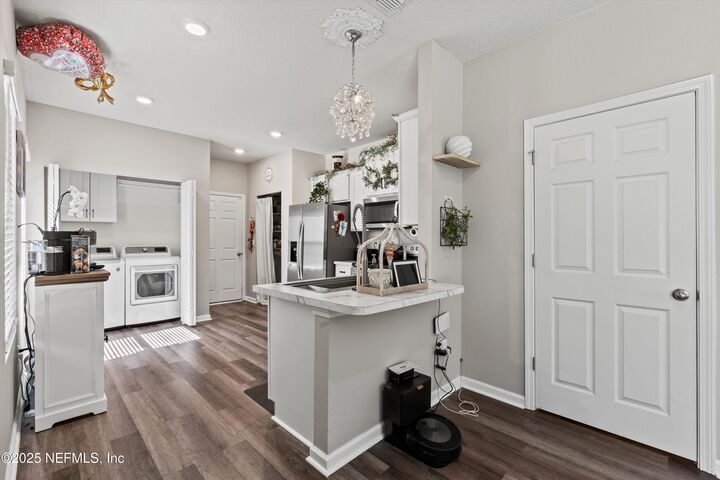 Property Photo:  847 Capitol Parkway  FL 32218 