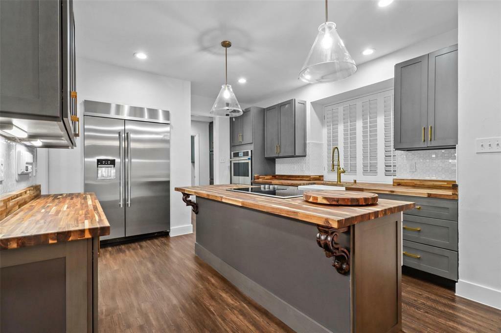 Property Photo: 809 W Muirfield Road TX 75044