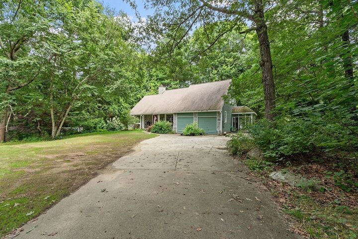 Property Photo:  192 Chipper Hill Rd  MA 01534 